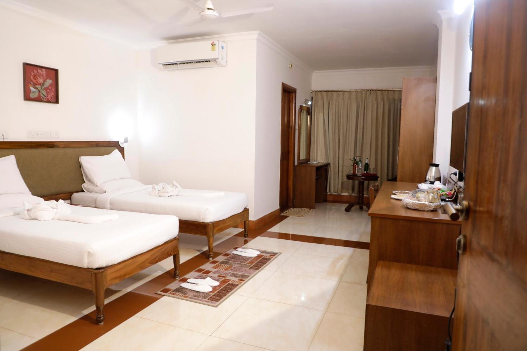 Hotel Golden Anchor Paradip Garh Buitenkant foto