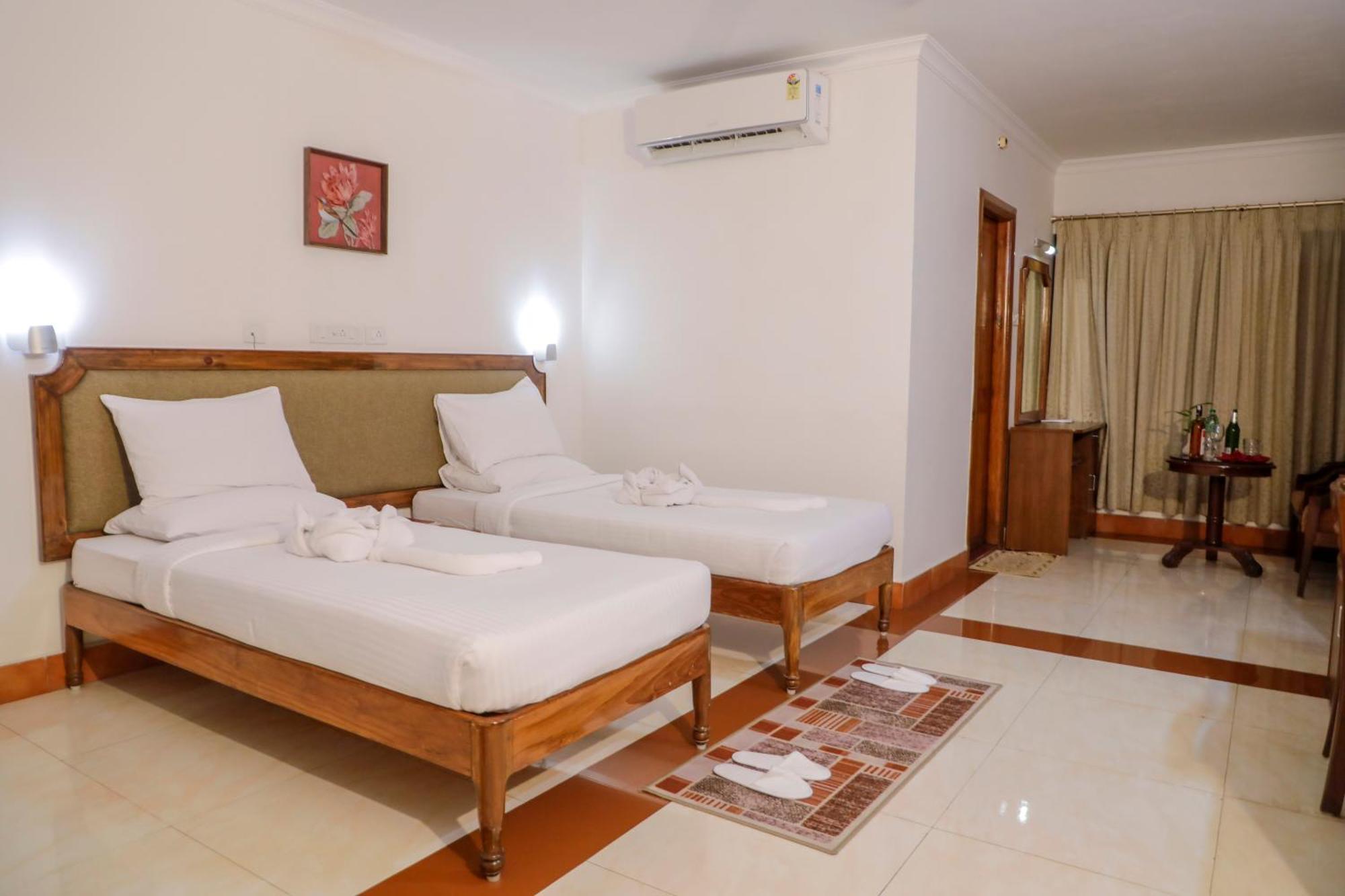 Hotel Golden Anchor Paradip Garh Buitenkant foto