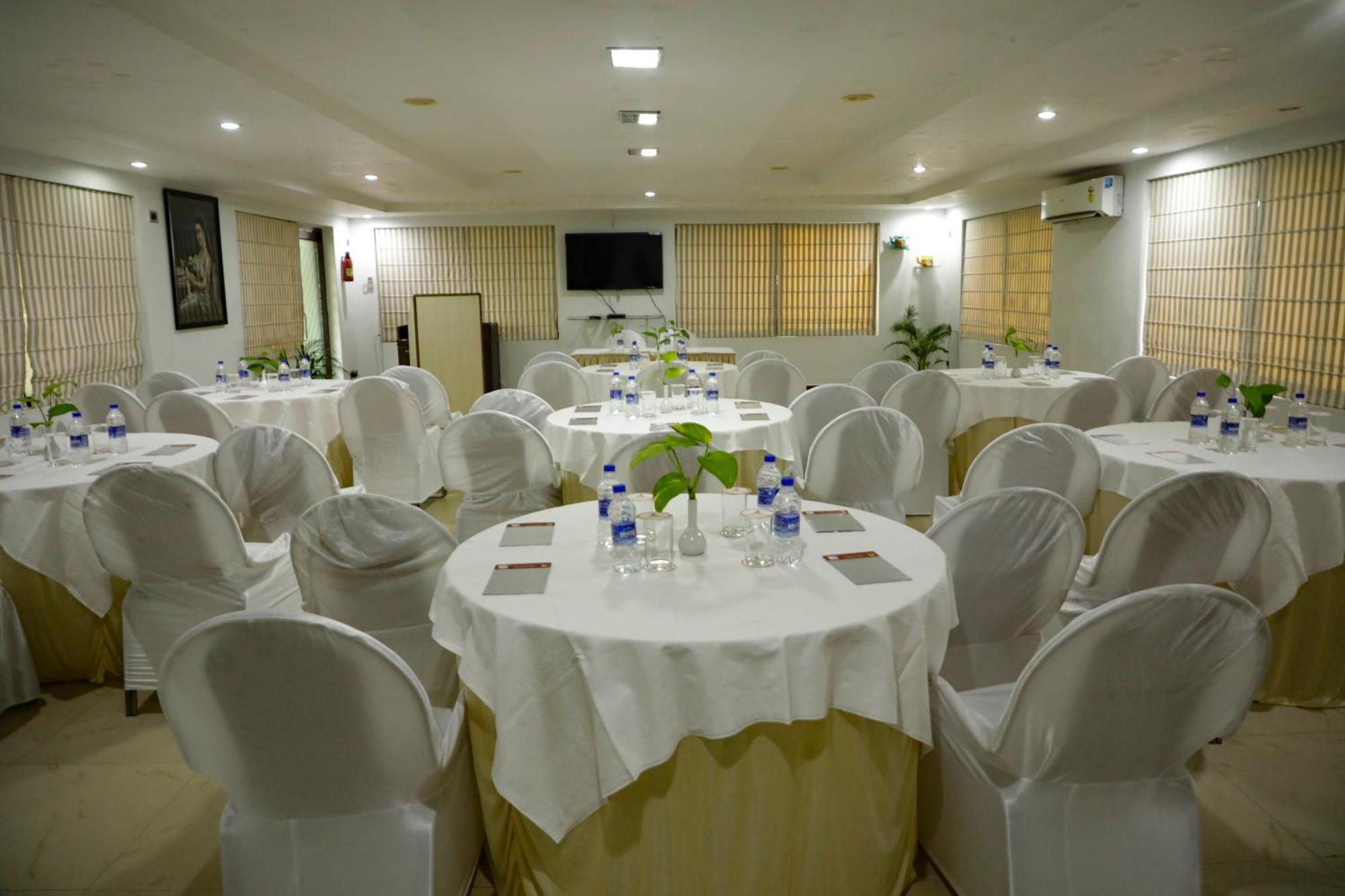 Hotel Golden Anchor Paradip Garh Buitenkant foto